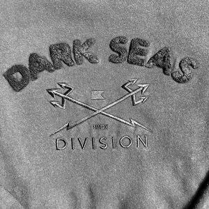 Dark seas division men’s crew neck
